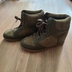 Wedge sneakers